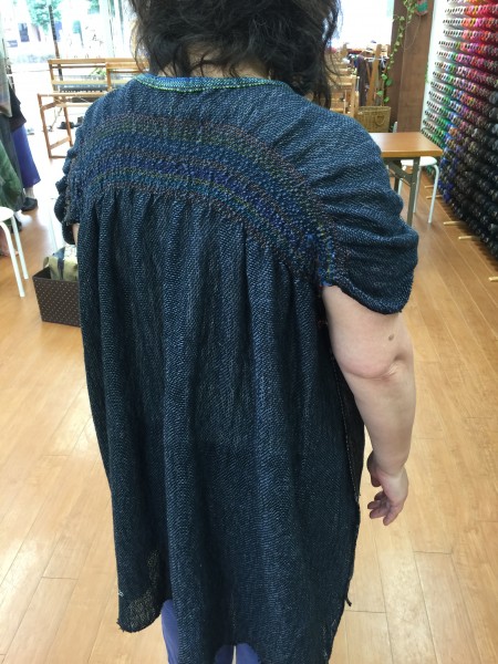 幅広120織り機で作製しました💕ストレッチを入れて出来たお袖がカワイイです👌 仕立てが簡単なのも良いですよね〜😂 お似合いです✨
